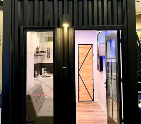 Design moderne personnalisé en acier de couleur Fabriqué Installation rapide maisons modulaires préfabriquées sur roues pour caravane de camping mobile