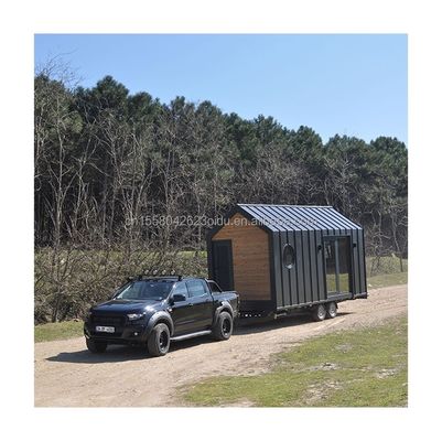 Maison préfabriquée de conception moderne 75 mm panneau sandwich ondulé 20 pieds maison de conteneur pliable sur roues