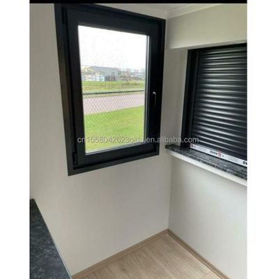 Maison de conteneurs de porte à panneaux de sandwich 40 pieds Deux chambres pour chambre vitrée Porte de vie