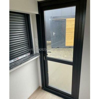 Maison de conteneurs de porte à panneaux de sandwich 40 pieds Deux chambres pour chambre vitrée Porte de vie