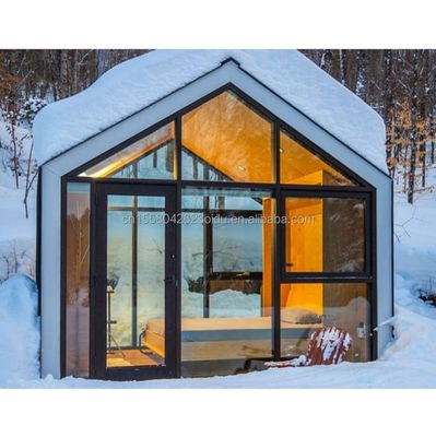 Container d'expédition modifié maison préfabriquée toit triangulaire et fondation en bois stable pour la maison de conteneur en acier résidentiel