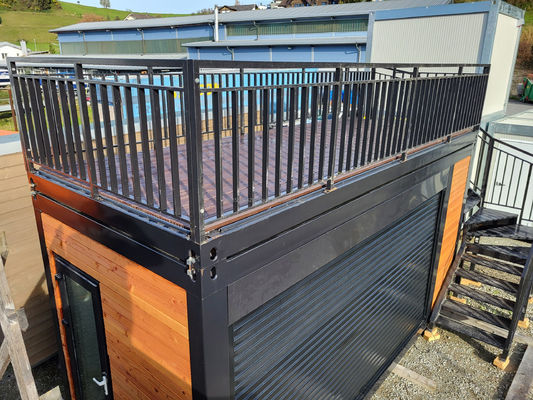 Container de 20 pieds de largeur, de design moderne, en acier, préfabriqué, mobile, maison, café-bar, avec terrasse et application extérieure