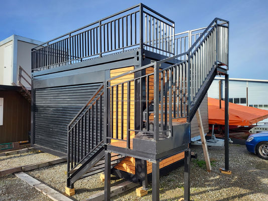 Container de 20 pieds de largeur, de design moderne, en acier, préfabriqué, mobile, maison, café-bar, avec terrasse et application extérieure