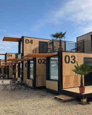 Maison de conteneurs commerciaux pliables/extensibles/détachables, restaurant/magasin de vêtements avec un design moderne de deux étages