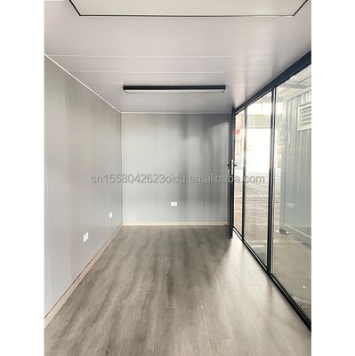 Maison de conteneurs préfabriquée de 20 pieds de couleur personnalisée avec cuisine et une chambre à coucher pour fenêtres en alliage d'aluminium d'hôtel