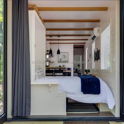Maison en conteneur en bois portable de 40 pieds en acier galvanisé avec 2 chambres et 1 salon