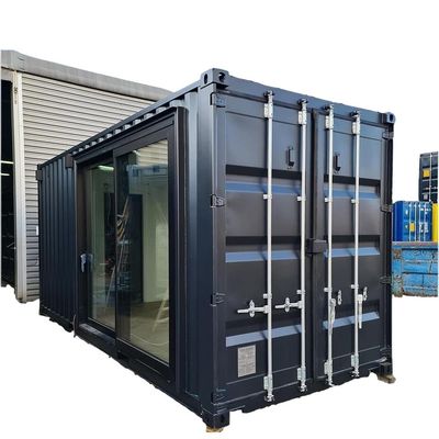 Hôtel d'une chambre à coucher Container de livraison noir Maison en acier Porte de luxe Maison en bois préfabriquée de 20 pieds avec cuisine et salle de bain