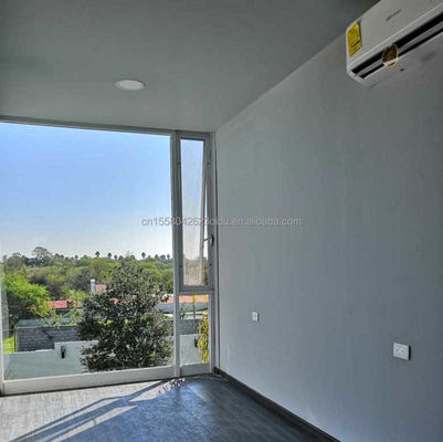 Hôtel d'une chambre à coucher Container de livraison noir Maison en acier Porte de luxe Maison en bois préfabriquée de 20 pieds avec cuisine et salle de bain