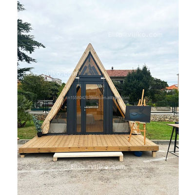 Hôtel Resort maison de conteneurs préfabriquée avec une chambre à coucher salle de bains cuisine et porte à sandwich en forme de triangle moderne