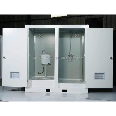 Container à emballage plat pour toilettes extérieures portables Container d'expédition modifié en acier et panneau sandwich